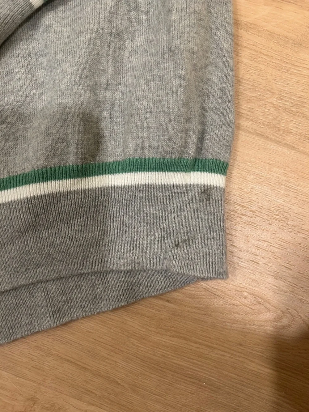Men’s Brooks Brothers Sweater, v neck size M